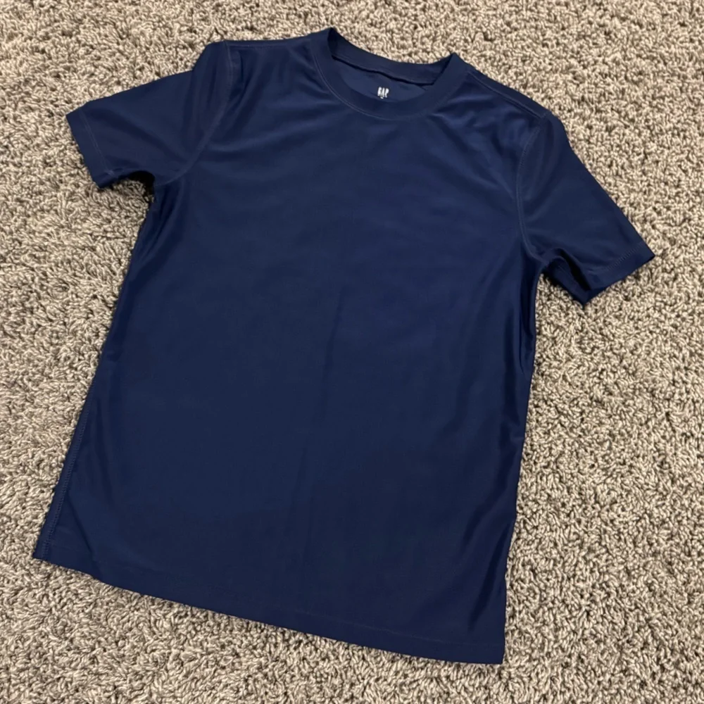 Bundle of 2 GAP boys short sleeve rashguards in navy blue and black,size Medium - Picture 7 of 8